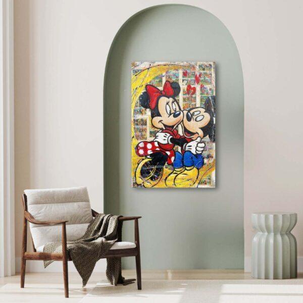 Juta Topolino e Minnie abbraccio sulla Luna