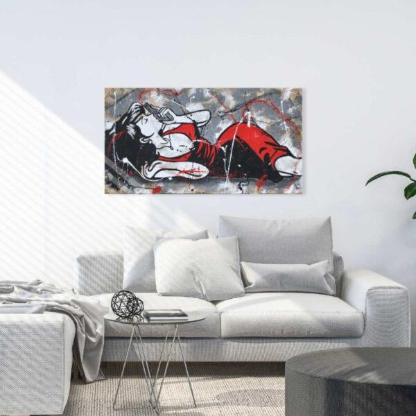 Fujiko distesa con pistola