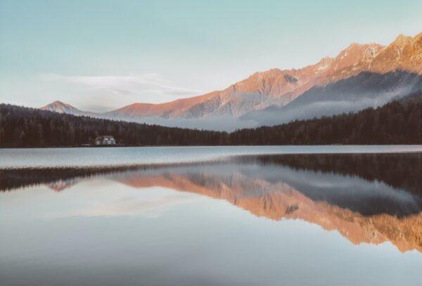 Le montagne allo specchio orizzontale